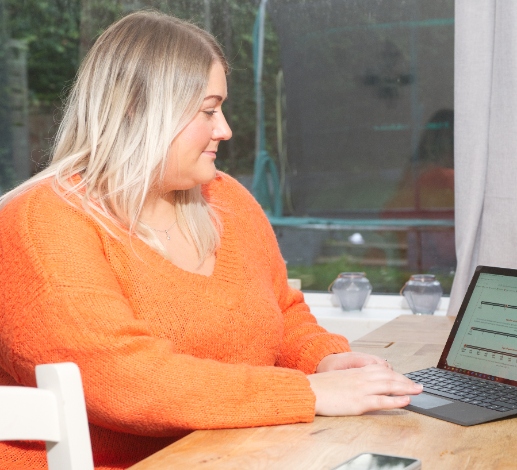 A woman uses the online advice hub on her laptop